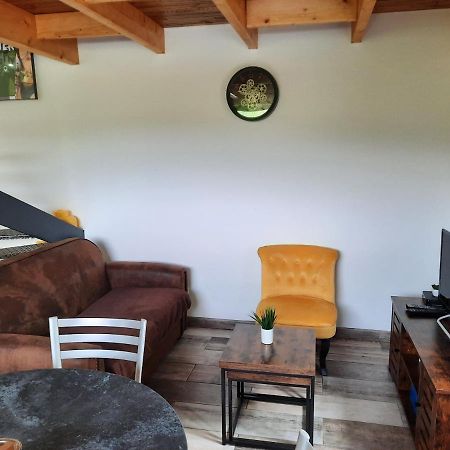 Chalet A L'Oree Du Bois Avec Parking Tournavaux Luaran gambar