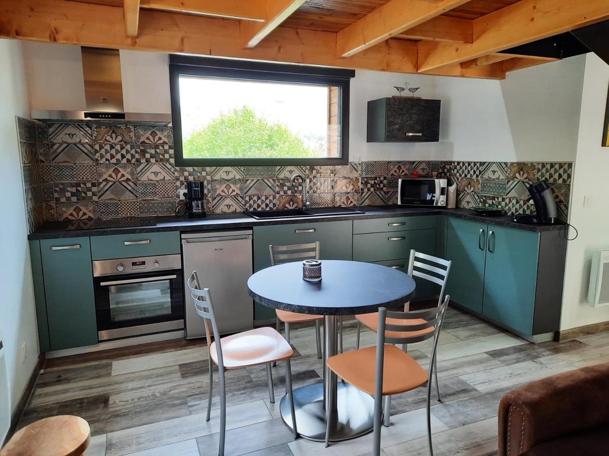 Chalet A L'Oree Du Bois Avec Parking Tournavaux Luaran gambar